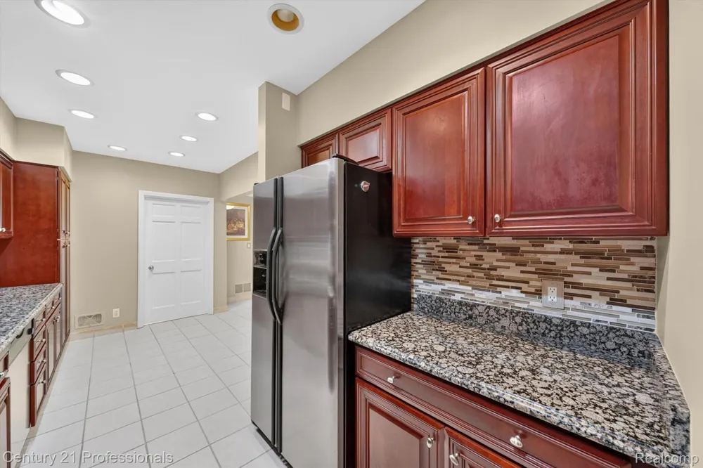43000 12 OAKS CRESCENT DRIVE #4022 Novi City, MI 48377