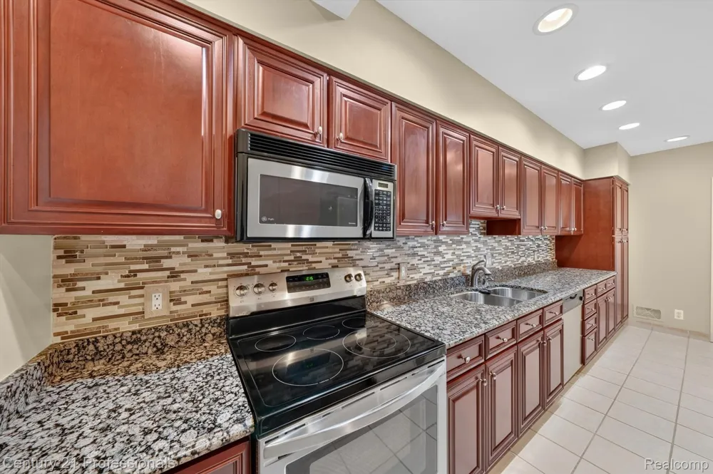 43000 12 OAKS CRESCENT DRIVE #4022 Novi City, MI 48377