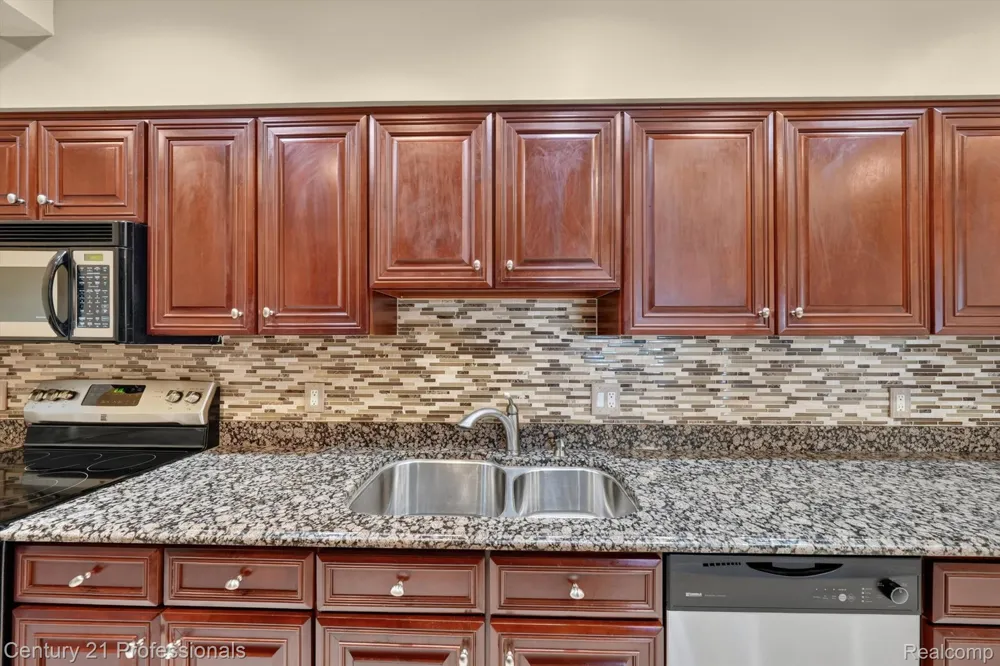 43000 12 OAKS CRESCENT DRIVE #4022 Novi City, MI 48377