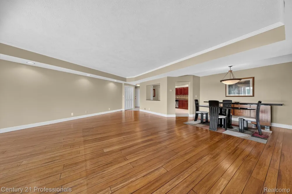 43000 12 OAKS CRESCENT DRIVE #4022 Novi City, MI 48377