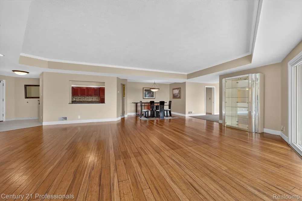 43000 12 OAKS CRESCENT DRIVE #4022 Novi City, MI 48377