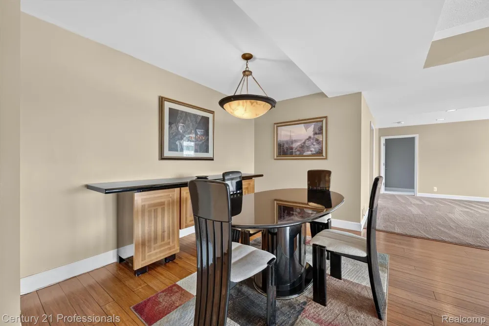 43000 12 OAKS CRESCENT DRIVE #4022 Novi City, MI 48377