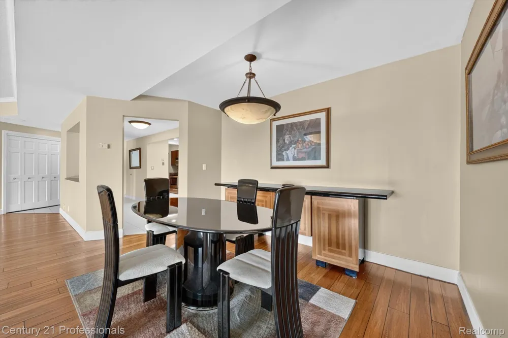 43000 12 OAKS CRESCENT DRIVE #4022 Novi City, MI 48377