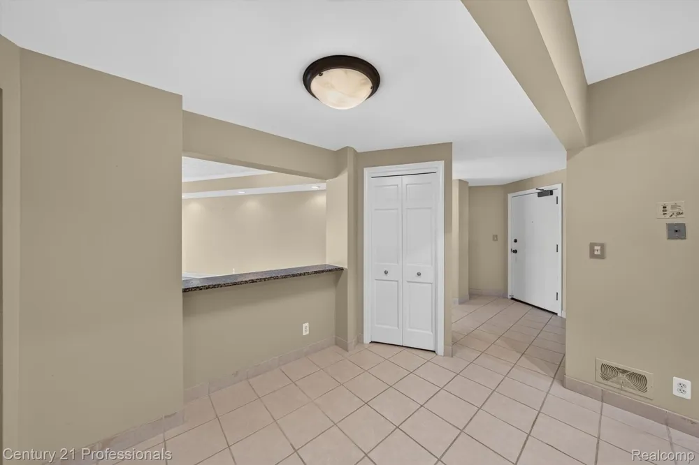 43000 12 OAKS CRESCENT DRIVE #4022 Novi City, MI 48377