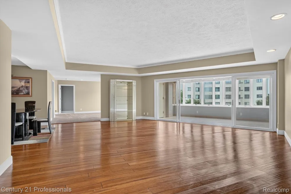 43000 12 OAKS CRESCENT DRIVE #4022 Novi City, MI 48377