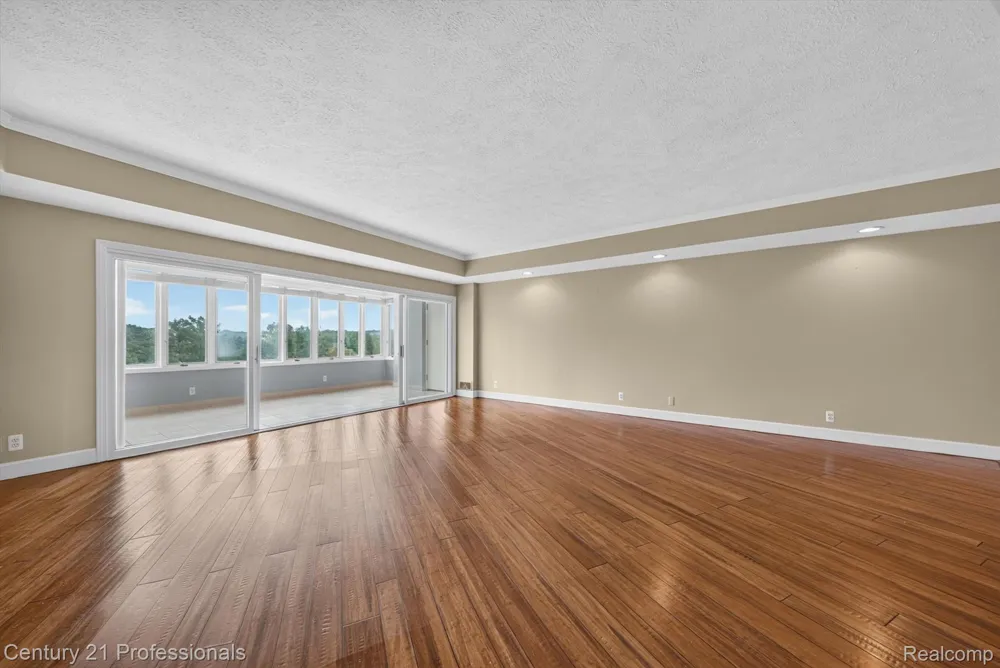 43000 12 OAKS CRESCENT DRIVE #4022 Novi City, MI 48377