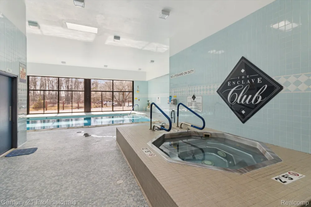43000 12 OAKS CRESCENT DRIVE #4022 Novi City, MI 48377