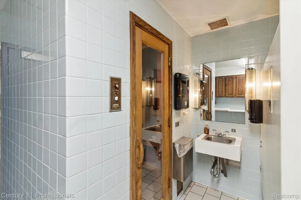 43000 12 OAKS CRESCENT DRIVE #4022 Novi City, MI 48377