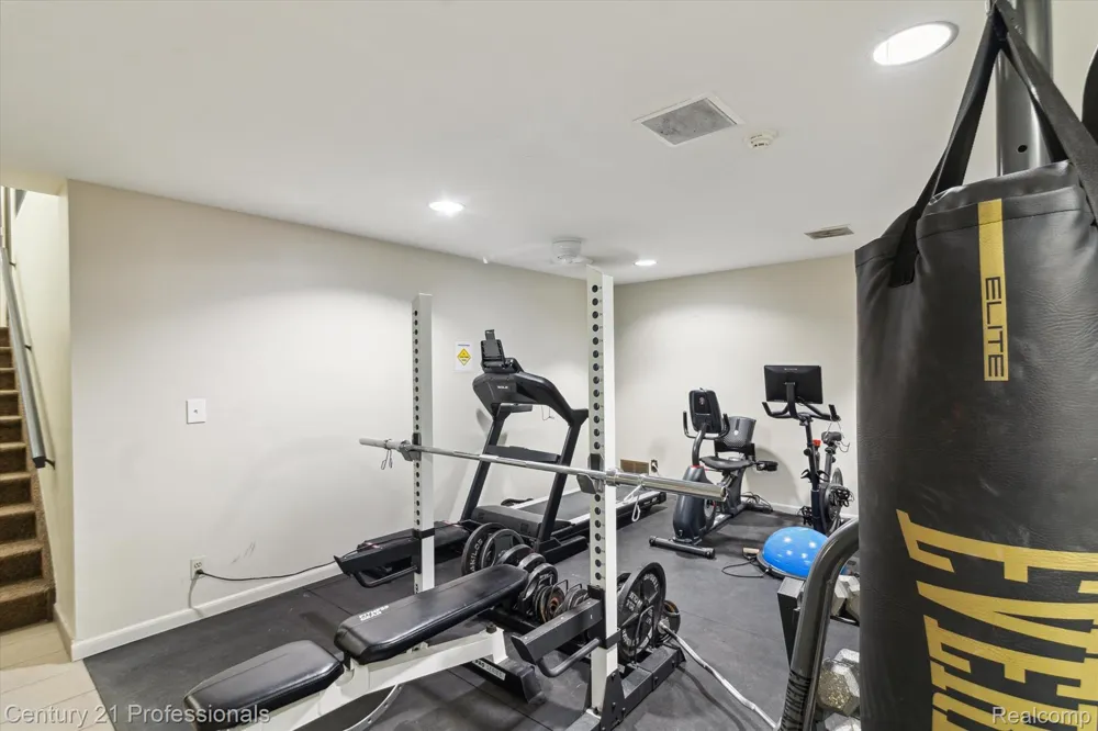 43000 12 OAKS CRESCENT DRIVE #4022 Novi City, MI 48377