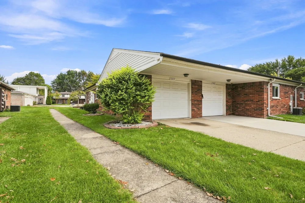 11819 Meadow Lane Drive Warren City, MI 48093