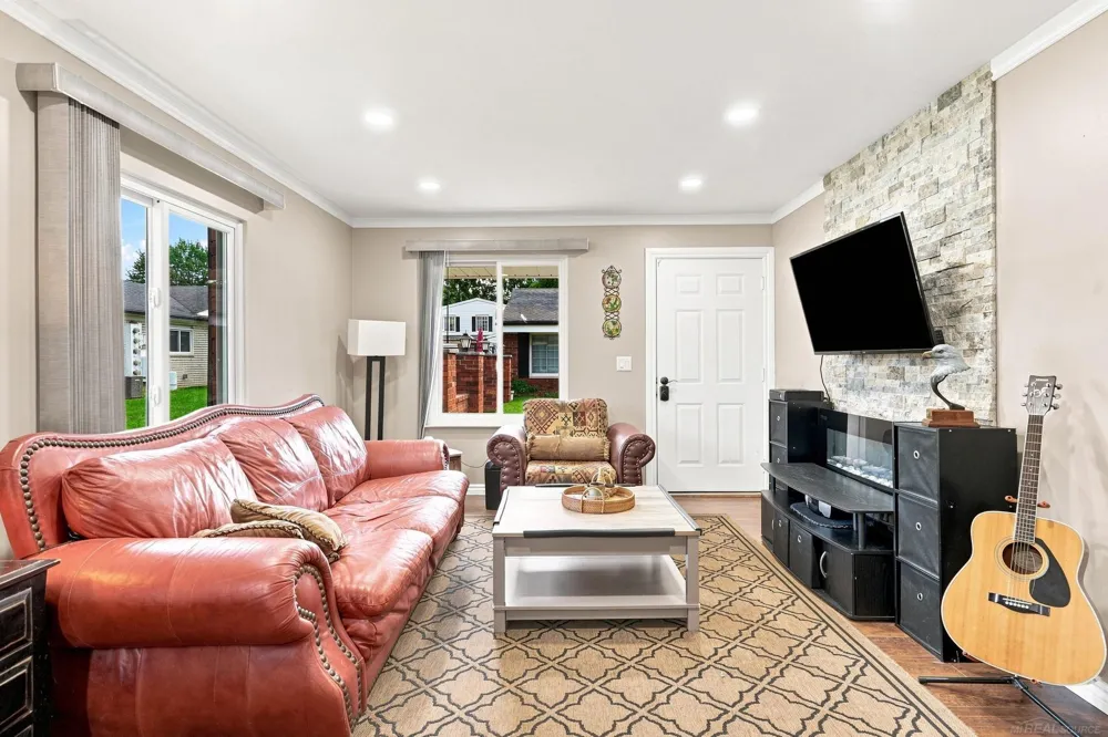 11819 Meadow Lane Drive Warren City, MI 48093