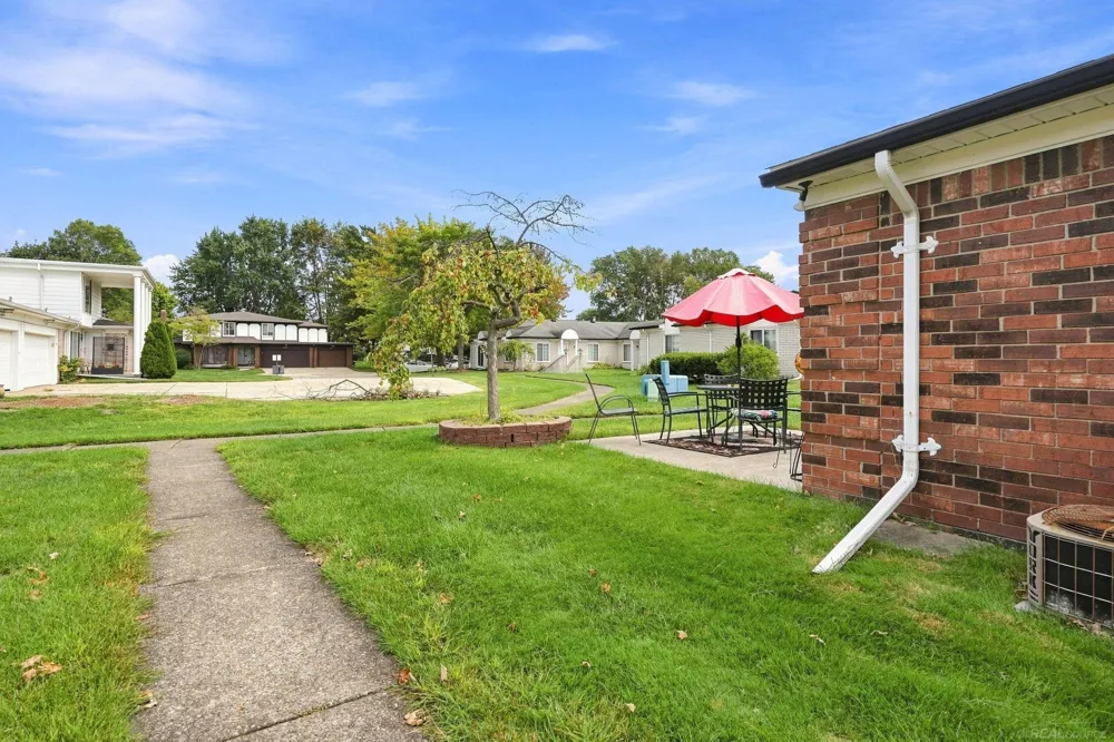 11819 Meadow Lane Drive Warren City, MI 48093