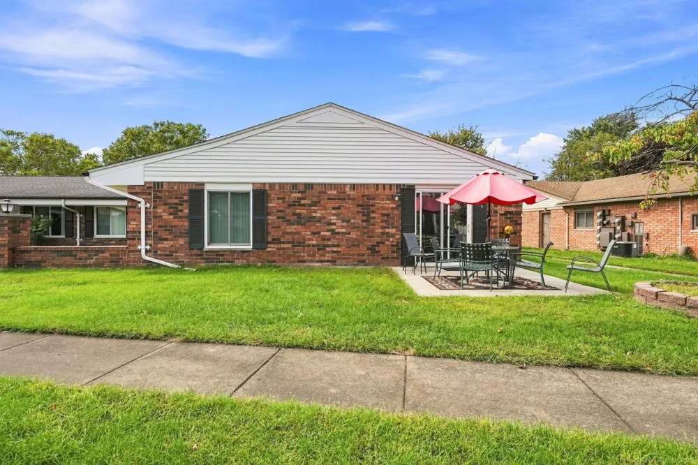 11819 Meadow Lane Drive Warren City, MI 48093