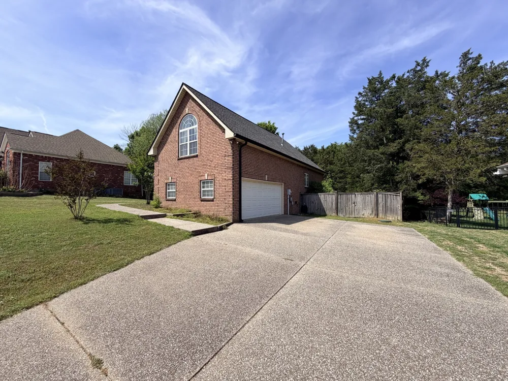241 Quad Oak Dr Mount Juliet, TN 37122