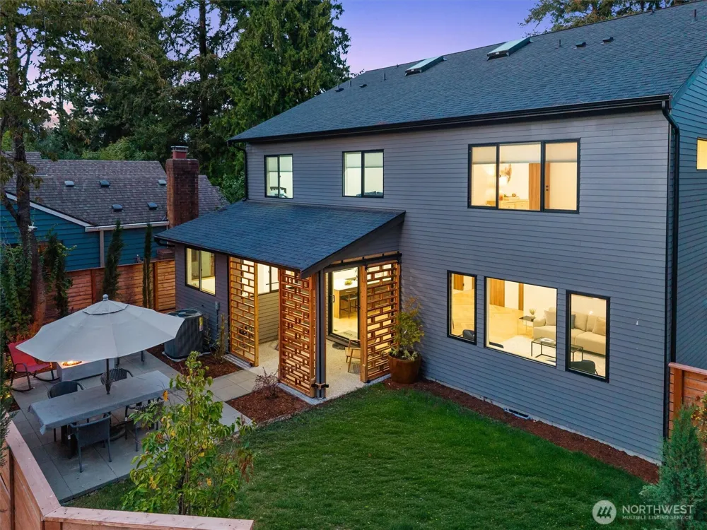 10733 17th Avenue NE Seattle, WA 98125