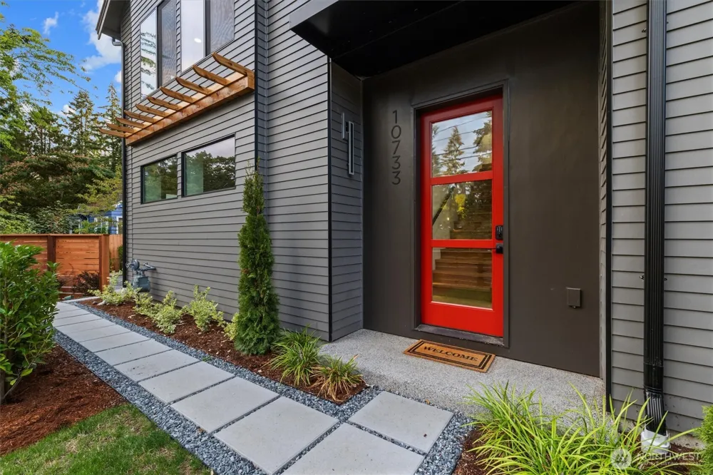 10733 17th Avenue NE Seattle, WA 98125