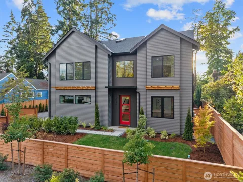 10733 17th Avenue NE