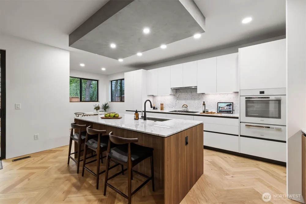 10733 17th Avenue NE Seattle, WA 98125