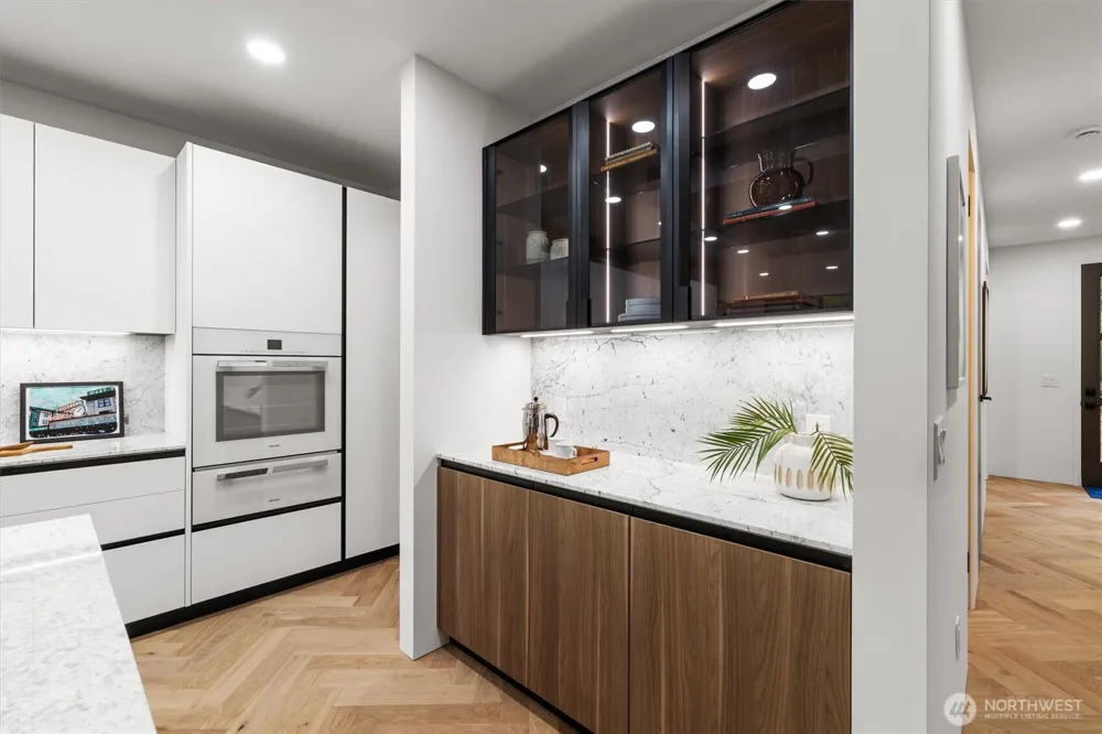 10733 17th Avenue NE Seattle, WA 98125