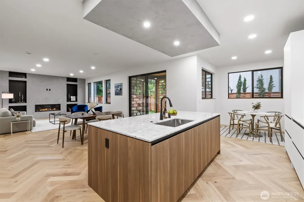 10733 17th Avenue NE Seattle, WA 98125