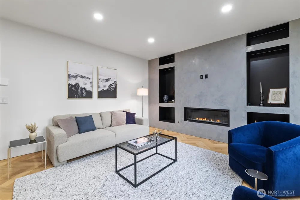 10733 17th Avenue NE Seattle, WA 98125