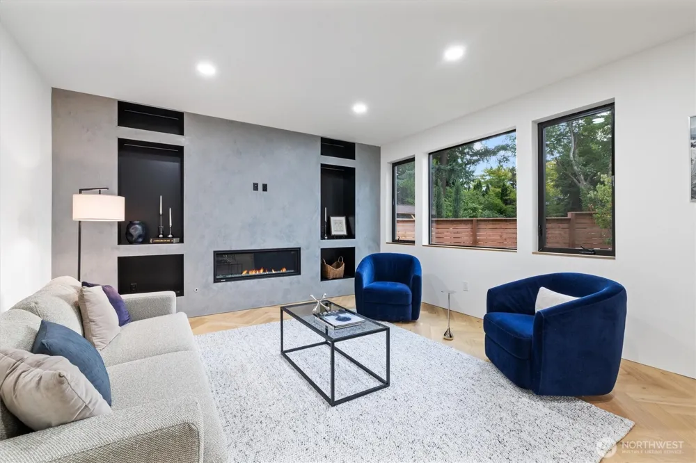 10733 17th Avenue NE Seattle, WA 98125