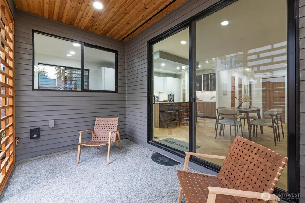 10733 17th Avenue NE Seattle, WA 98125