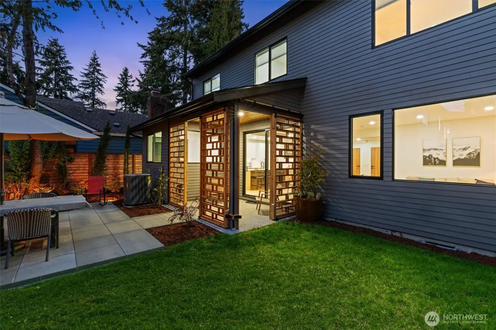 10733 17th Avenue NE Seattle, WA 98125