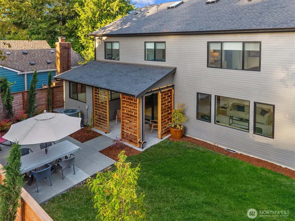 10733 17th Avenue NE Seattle, WA 98125