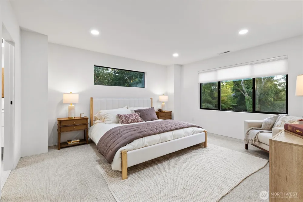 10733 17th Avenue NE Seattle, WA 98125