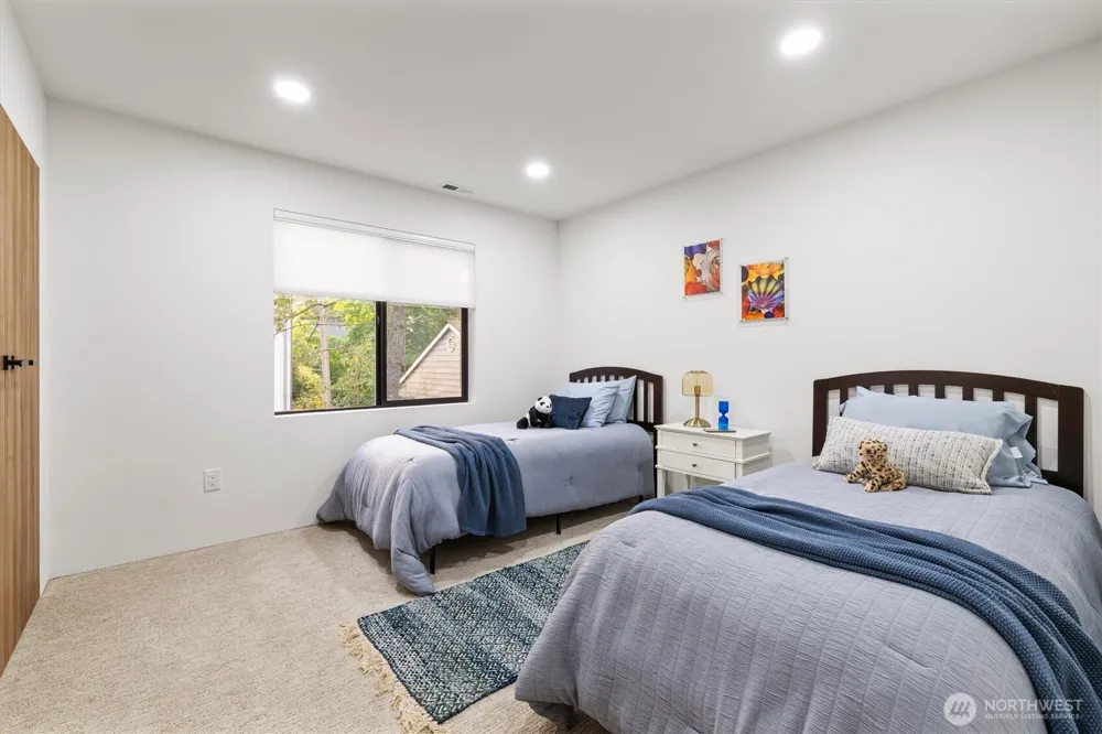 10733 17th Avenue NE Seattle, WA 98125