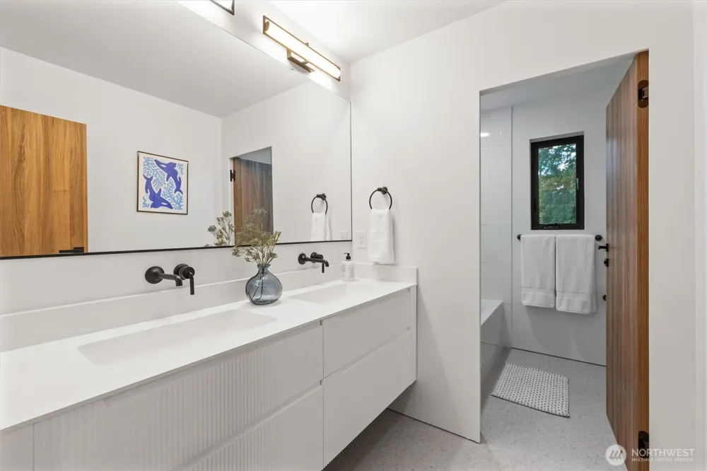10733 17th Avenue NE Seattle, WA 98125