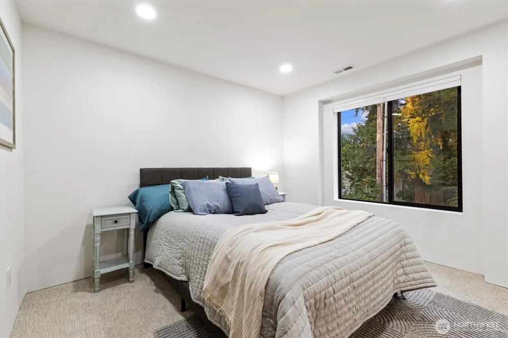 10733 17th Avenue NE Seattle, WA 98125
