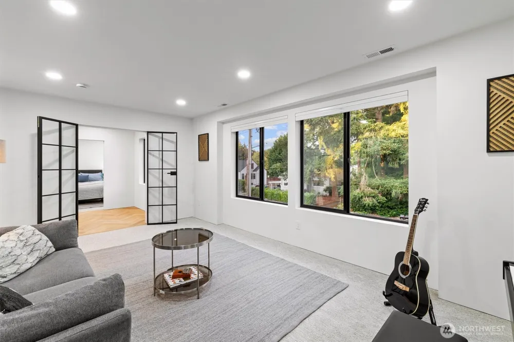 10733 17th Avenue NE Seattle, WA 98125