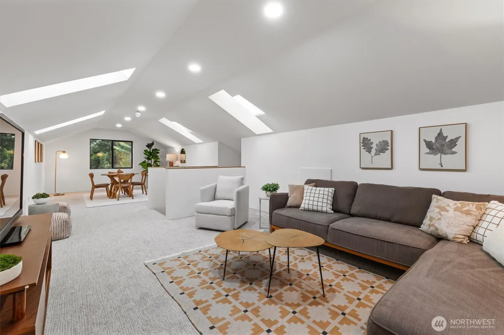 10733 17th Avenue NE Seattle, WA 98125