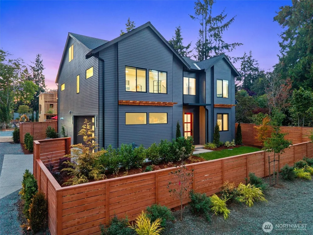 10733 17th Avenue NE Seattle, WA 98125