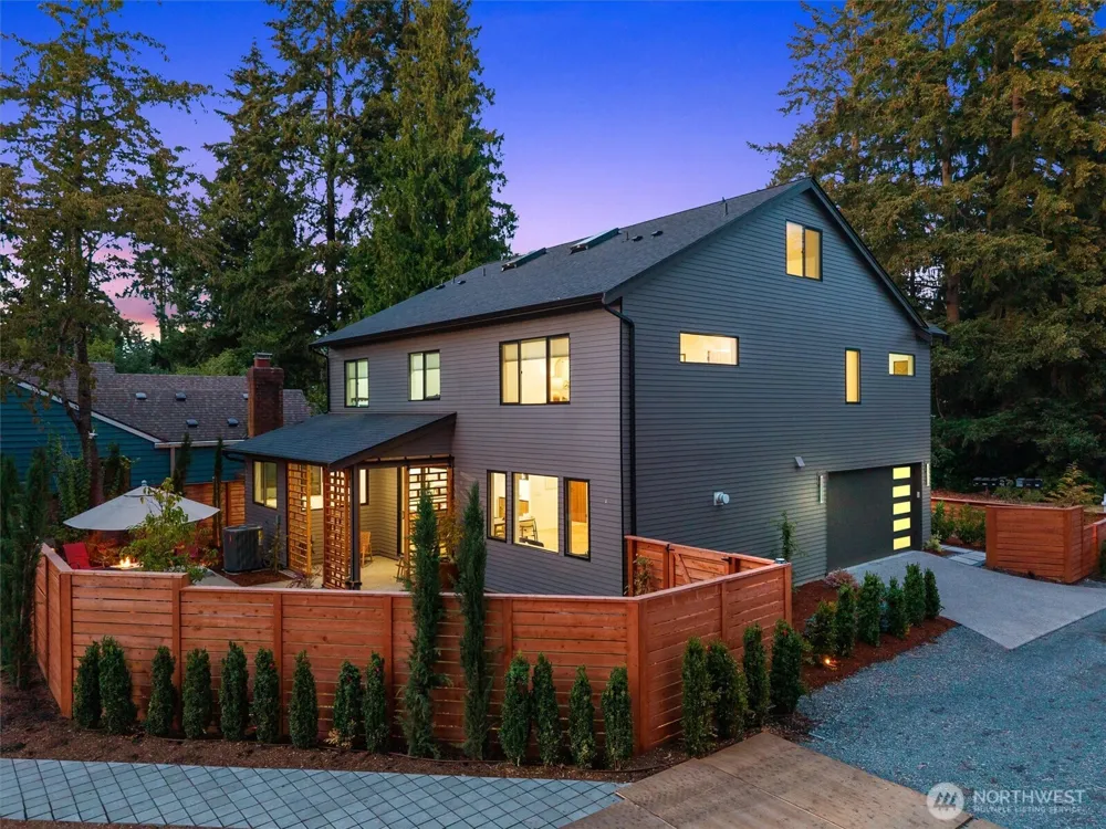 10733 17th Avenue NE Seattle, WA 98125
