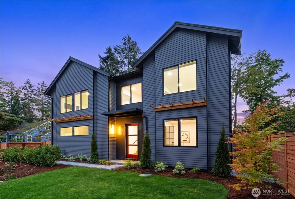 10733 17th Avenue NE Seattle, WA 98125