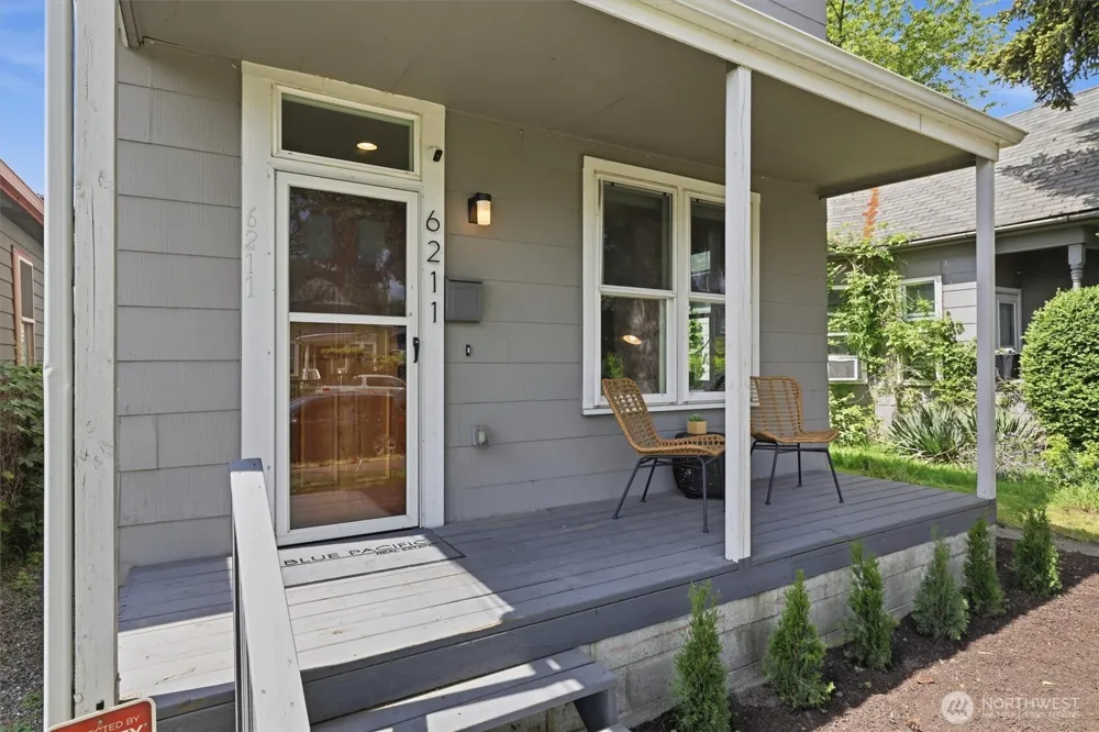 6211 Carleton Avenue S Seattle, WA 98108