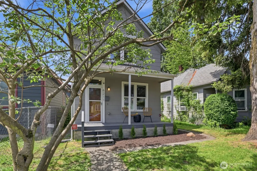 6211 Carleton Avenue S Seattle, WA 98108
