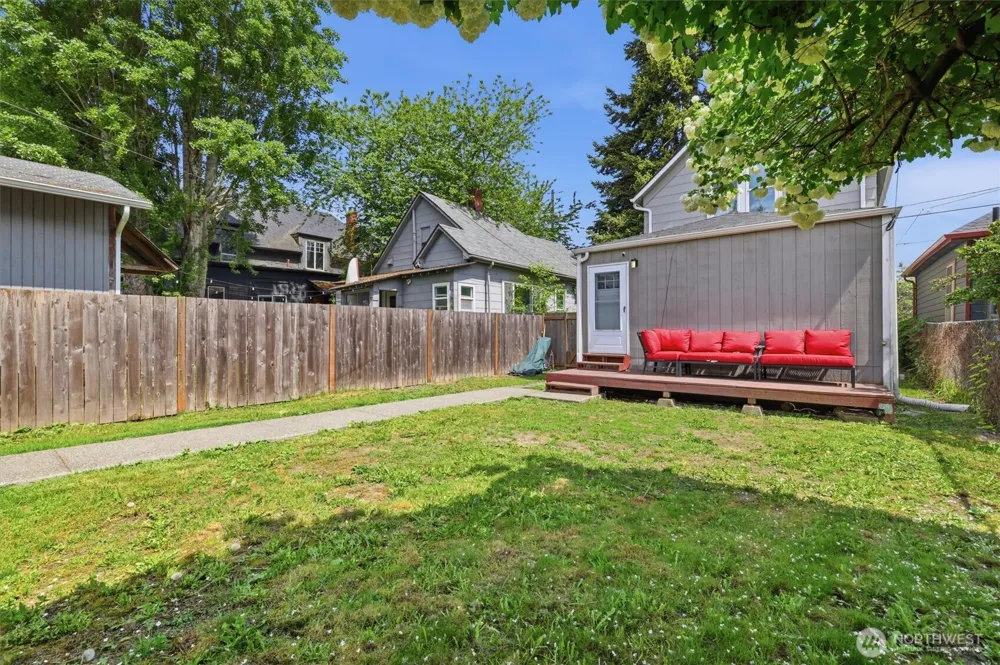 6211 Carleton Avenue S Seattle, WA 98108