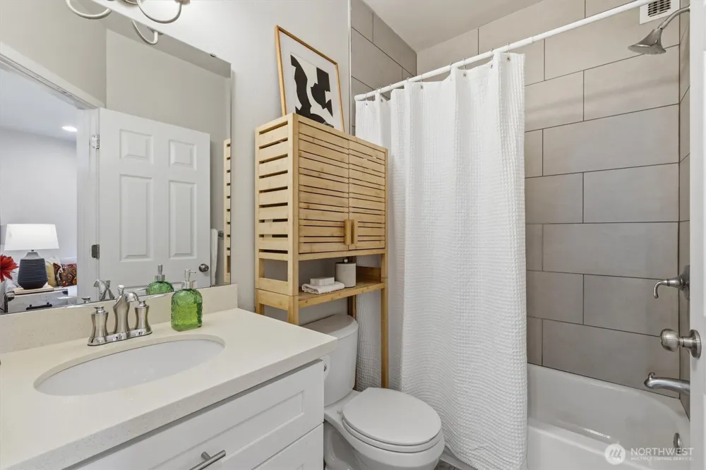 6211 Carleton Avenue S Seattle, WA 98108