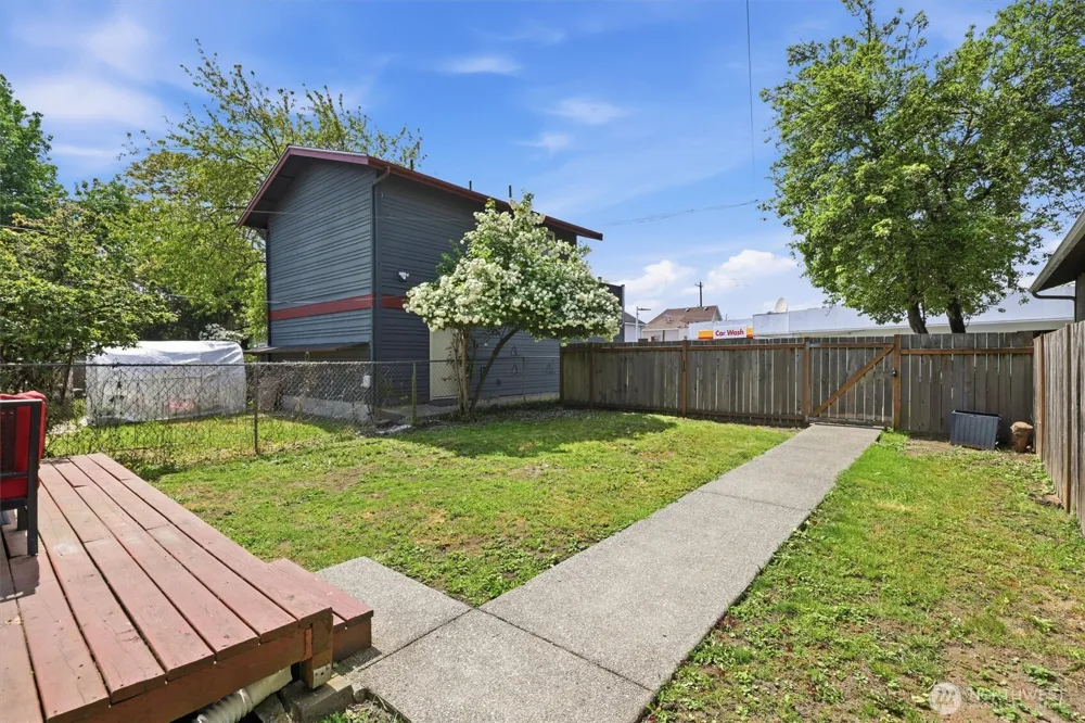 6211 Carleton Avenue S Seattle, WA 98108