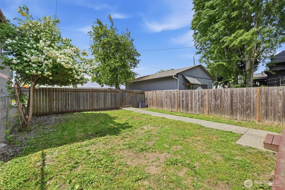 6211 Carleton Avenue S Seattle, WA 98108