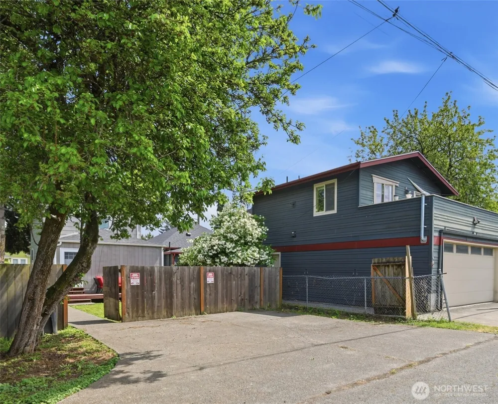 6211 Carleton Avenue S Seattle, WA 98108