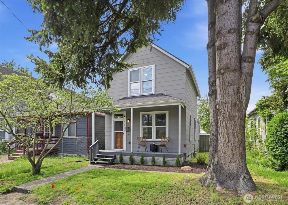 6211 Carleton Avenue S Seattle, WA 98108