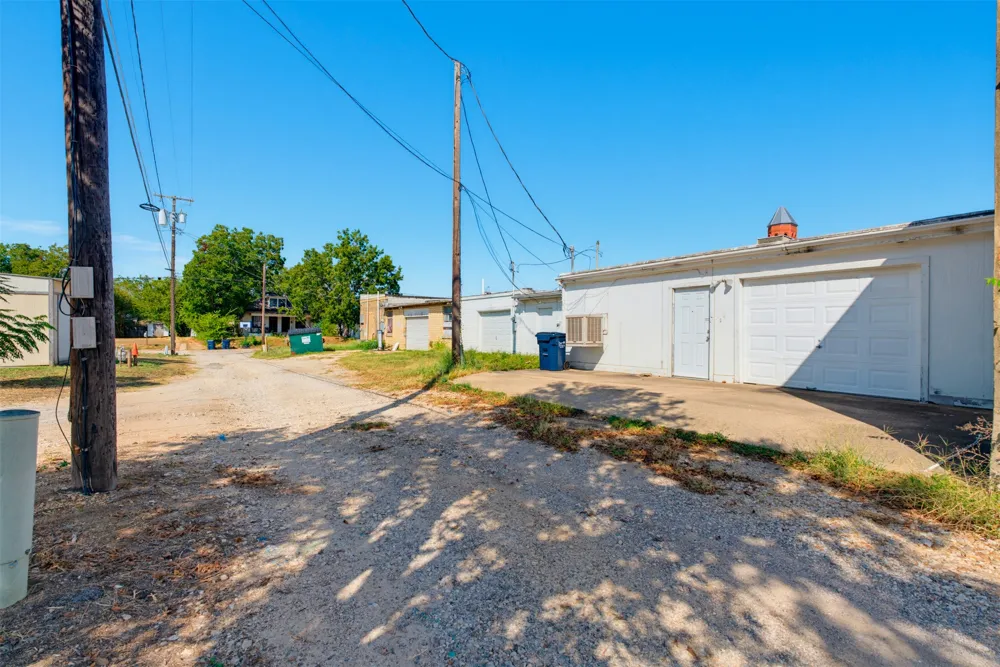 123 W Cameron Avenue Rockdale, TX 76567