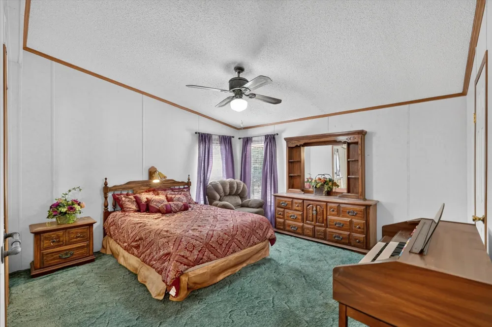 460 Valley View Drive Azle, TX 76020
