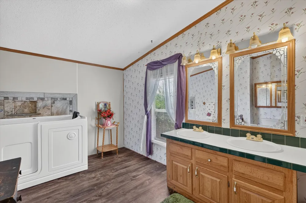 460 Valley View Drive Azle, TX 76020