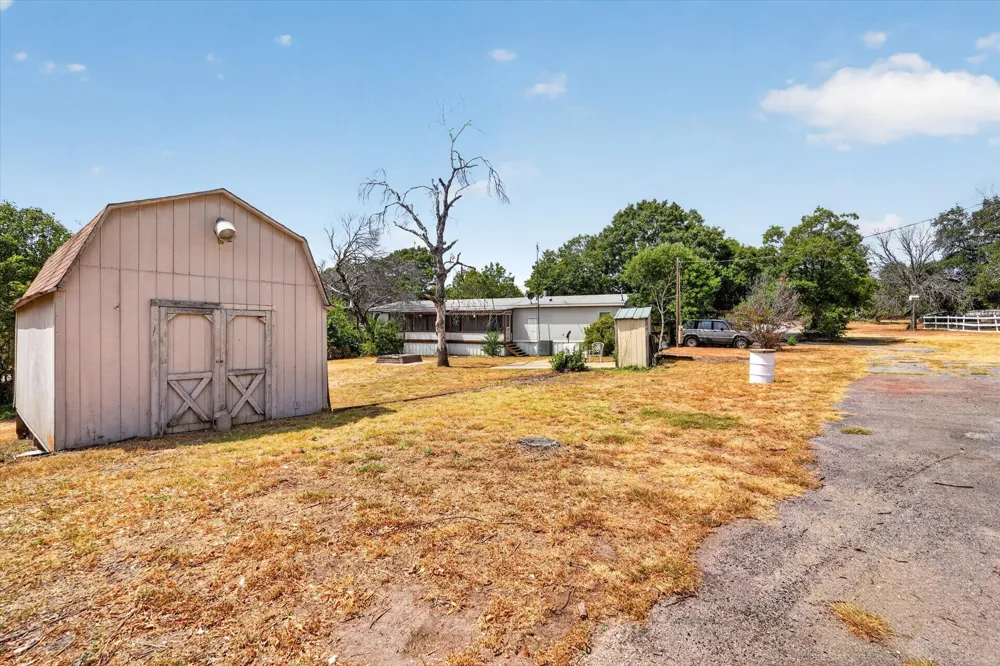460 Valley View Drive Azle, TX 76020
